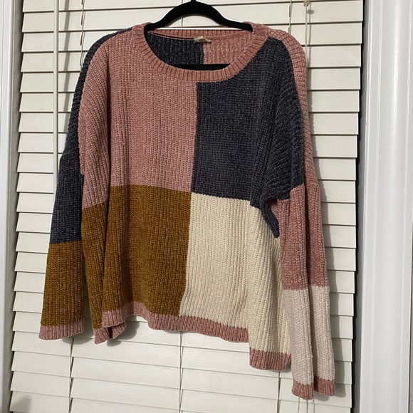 Vici Sweaters - VICI Hem & Thread Color Black Sweater. M/L